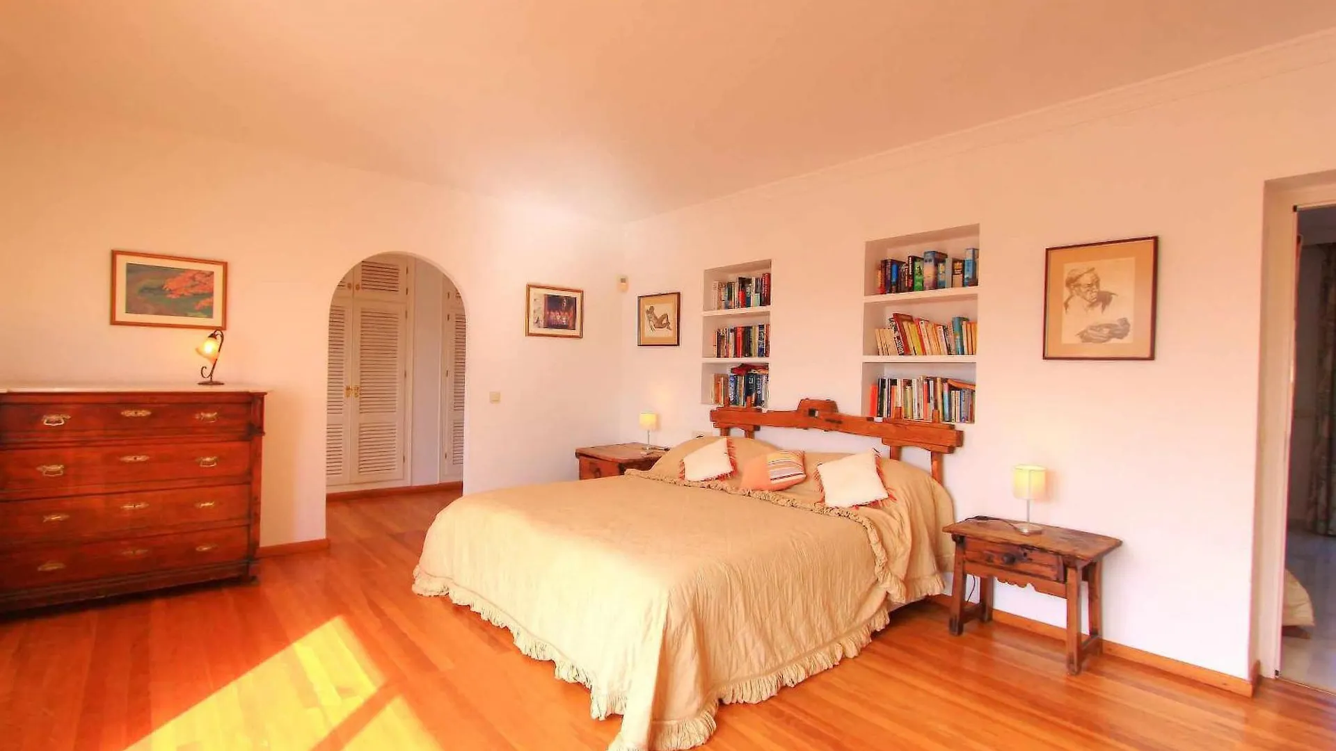 1175 Villa El Paraiso Estepona